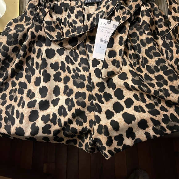 Zara Paper bag Shorts. NWT size Large - Picture 4 of 6